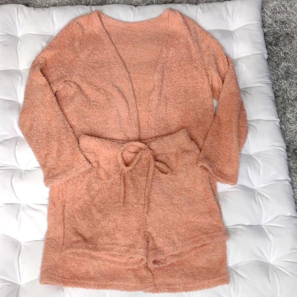 Women's Small peach colored 2 piece Cardigan and shorts set - Picture 11 of 11